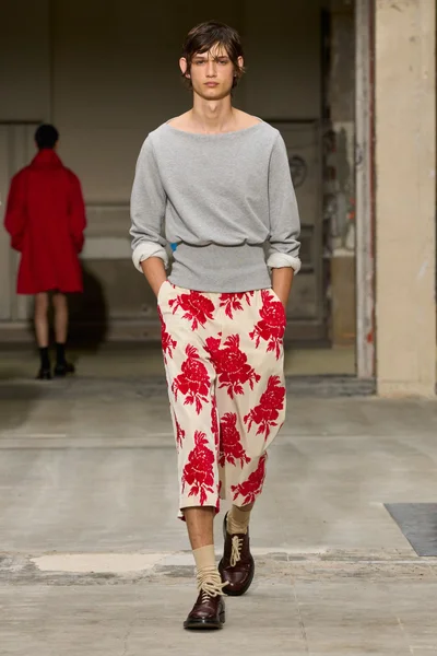Look 11